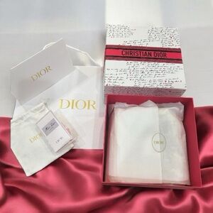 Dior New Limited Edition 2026 Gift Box with Miss Dior Parfum Sample and Gift Bag